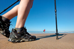 Nordic Walking am Strand, Algarve, Portugal