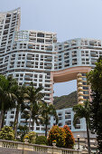 Hongkong, moderner Wohnblock, Wohnungsbau, Apartments gebaut nach Fengshui Regeln, Geomantie, Fungshui, Durchgang, Tradition, Aberglaube, Fenster für den Drachen, Repulse Bay, Hong Kong Island, China, Asien