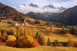 View over the Val di Funes valley in autumn with the church of St. Magdalena and the Geisler Group, Alps, Alto Adige, Dolomites, South Tyrol, Italy, Europe