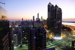 Innenstadt, Dämmerung, Abu Dhabi, Vereinigte Arabische Emirate, VAE