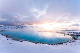 Blaue Lagune bei Sonnenuntergang, Nähe Reykjavik, Therme, Heiße Quelle im Winter, Sonnenuntergang, Reykjavik, Island