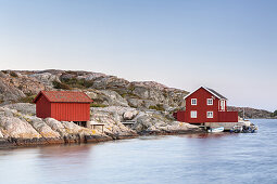 Red swedish cottage by the sea, Skärhamn, Island Tjörn, Bohuslän, Västergötland, Götaland, South Sweden, Sweden, Scandinavia, Northern Europe, Europe