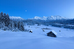 Winter landscape with haystack at Geroldsee, view to Soiern range and Karwendel range, Bavaria, Germany