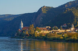 View at Dürnstein with Collegiate Church , Wachau , River Danube , Niederösterreich , Lower Austria , Austria , Europe