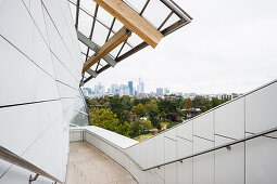 Louis Vuitton Foundation, private museum of modern art, architect Frank Gehry, the Bois de Bologne, Paris, Ile de France, France