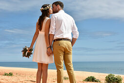 Brautpaar bei Hochzeit am Strand von Vale do Lobo, Algarve, Portugal