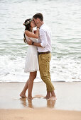 Brautpaar bei Hochzeit am Strand von Vale do Lobo, Algarve, Portugal