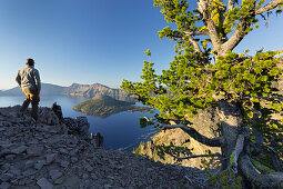 eine Person, Crater Lake National Park, Oregon, USA