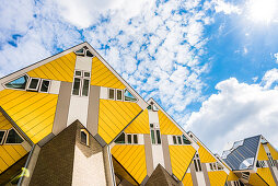 Die Kubushäuser oder auch Würfelhäuser vom Architekten Piet Blom am Oudehaven, Rotterdam, Provinz Südholland, Niederlande