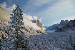 Blick vom Tunnel View auf Yosemite Valley , Half Dome , El Capitan , Bridalveil Fall , Wintereinbruch , Yosemite National Park , Sierra Nevada , Kalifornien , U.S.A. , Amerika