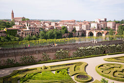 Palastgarten mit Blick auf Albi,  Palais de la Berbie,  Bischofspalast,  Toulouse Lautrec Museum,  Albi,  Tarn,  Occitanie,  Frankreich