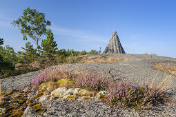 Altes Leuchtfeuer in Berg auf der Insel Möja im Stockholmer Schärengarten, Stockholms skärgård, Uppland, Stockholms län, Südschweden, Schweden, Skandinavien, Nordeuropa, Europa