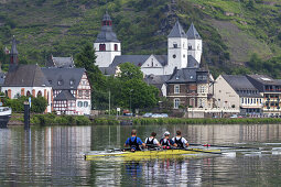 Canoeists on the Mosel in front of the old town of Treis-Karden, Eifel, Rheinland-Palatinate, Germany, Europe