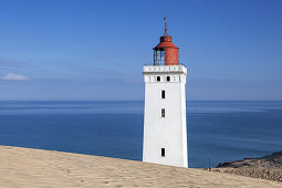 Leuchtturm Rubjerg Knude Fyr in den Dünen von Rubjerg Knude zwischen Lønstrup und Løkken, Nordjylland, Jylland, Dänemark, Nordeuropa, Europa