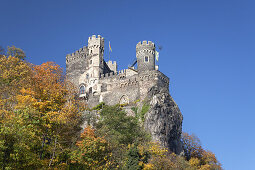 Burg Rheinstein castle above the Rhine near Trechtingshausen, Upper Middle Rhine Valley, Rheinland-Palatinate, Germany, Europe