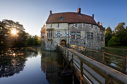 Wasserschloss Burg Vischering, bei Lüdinghausen, Münsterland, Nordrhein-Westfalen, Deutschland