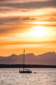 Sonnenuntergang über der Bucht von Alcudia, Colonia de Sant Pere, Mallorca, Balearen, Spanien