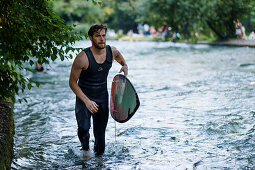 Surfer, Eisbach, München, Bayern, Deutschland