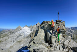 Man and woman climbing towards Richterspitze, Richterspitze, Reichenspitze group, Zillertal Alps, Tyrol, Austria