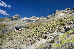 Hut Plauener Huette with Kuchelmooskopf and Reichenspitze, hut Plauener Huette, Reichenspitze group, Zillertal Alps, Tyrol, Austria