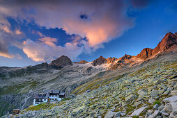 Hut Plauener Huette with Kuchelmooskopf and Reichenspitze, hut Plauener Huette, Reichenspitze group, Zillertal Alps, Tyrol, Austria