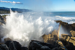 blow hole, rainbow, Pancake Rocks, Punakaiki, Dolomite Point, Tasman Sea, South Island, New Zealand