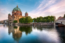 Spree und Dom, Museumsinsel, Mitte, Berlin, Deutschland