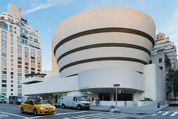 Solomon R. Guggenheim Museum, 5th Avenue, Manhattan, New York City, USA
