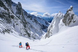 Two persons backcountry skiing ascending towards Manndlkogelscharte, Manndlkogelscharte, Gosau group, Dachstein, UNESCO World Heritage Site Salzkammergut-Dachstein, Salzburg, Austria