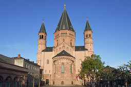 Cathedral in the historic old town of Mainz, Rhineland-Palatinate, Germany, Europe