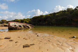 Schiffswrack, puerto pesquero, Fischerhafen, Cabo de Roche, bei Conil, Costa de la Luz, Atlantik, Provinz Cadiz, Andalusien, Spanien, Europa