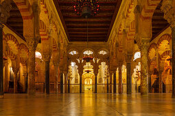 Gebetrhalle mit Säulen, Mihrab, La Mezquita, Moschee, maurische Architektur, historisches Stadtzentrum von Cordoba, UNESCO Welterbe, Cordoba, Andalusien, Spanien, Europa