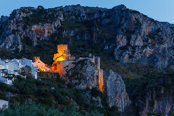 Castillo, Burg im Abendlicht, Zuheros, Pueblo Blanco, Weißes Dorf, Provinz Cordoba, Andalusien, Spanien, Europa