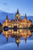 Neues Rathaus bei Nacht in Hannover, Niedersachsen, Norddeutschland, Deutschland, Europa