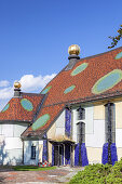 Blick von der Straße auf Hundertwasserkirche in Bärnbach, Steiermark, Österreich, Europa