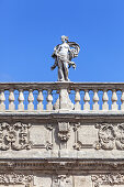 Prächtige Fassade des Palazzo Maffei an der Piazza delle Erbe in Verona, Venetien, Norditalien, Italien, Südeuropa, Europa