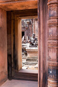 Gate and statue at Bantasrei temple, Angkor Wat, Sieam Reap, Cambodia