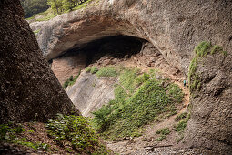 Blick zum Naturphänomen Ofenloch, Kanton St. Gallen, Schweiz, Europa