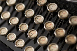 Historische Schreibmaschine mit arabischen Schriftzeichen, nostalgie