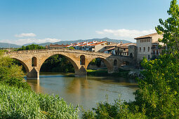 Puente la Reina, bridge, 11th century, Rio Arga, river, Camino Frances, Way of St. James, Camino de Santiago, pilgrims way, UNESCO World Heritage, European Cultural Route, province of Navarra, Northern Spain, Spain, Europe