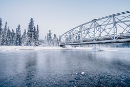 Brücke über den Bow River, Castle Junction, Banff Town, Bow Tal, Banff National Park, Alberta, Kanada, Nordamerika