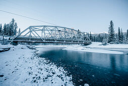 Brücke über den Bow River, Castle Junction, Banff Town, Bow Tal, Banff National Park, Alberta, Kanada, Nordamerika