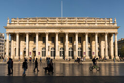 Place de la Comédie with the opera house (Opéra National de Bordeaux - Grand Théâtre)