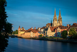 UNESCO World Heritage Old Town of Regensburg, view across the Danube River towards the Regensburg cathedral, Cathedral of St Peter, Bavaria, Germany