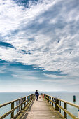 Blick von der Seebrücke auf das Meer, Sassnitz, Jasmund, Rügen, Mecklenburg-Vorpommern, Deutschland