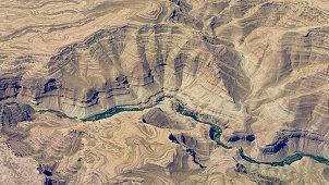 Eine tief eingegrabene Schlucht im Hochland von Afghanistan