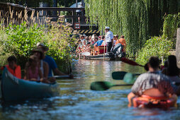 Biosphärenreservat Spreewald, Unterspreewald, Brandenburg, Deutschland, Wasserwandern, Kajaktouren, Naherholungsgebiet, Familienurlaub, Familienausflug, Paddeln, Rudern, Wildnis, Ausflug, Tagesauflug, Flusslandschaft, Kahn, Kahnfahrt, Kahnfahrer, Feier, K