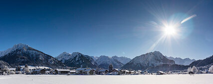 Germany, Bavaria, Alps, Oberallgaeu, Oberstdorf, Nebelhorn, Rubihorn, Winter landscape, Winter holidays,  Hiking, Winter sports, Mountain panorama, Mountain peaks