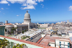 Blick vom Hotel Saratoga auf das Capitol, Kapitol, Capitolio, Regierungssitz, Straßenszene, zwischen Habana Vieja und Habana Centro, Altstadt, Zentrum, Familienreise nach Kuba, Auszeit, Elternzeit, Urlaub, Abenteuer, Havanna, Republik Kuba, karibische Ins