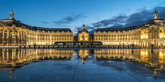 Drei Grazien-Brunnen, Place De La Bourse, Bordeaux, UNESCO-Weltkulturerbe, Gironde, Aquitanien, Frankreich, Europa 